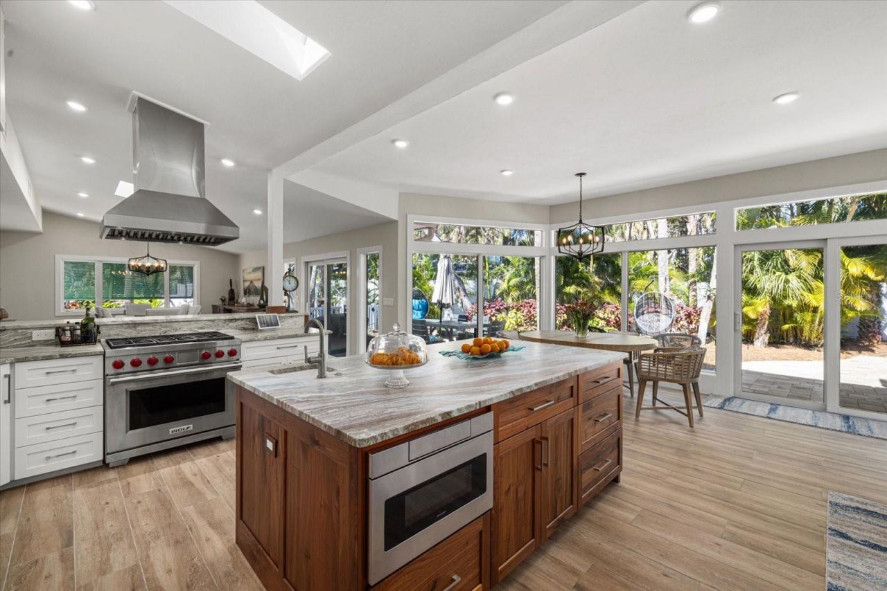 5045 Oxford Drive, Sarasota, FL 34242 Photo