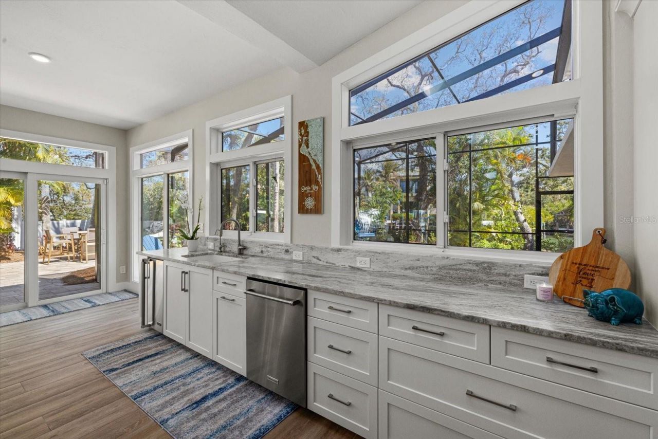 5045 Oxford Drive, Sarasota, FL 34242 Photo