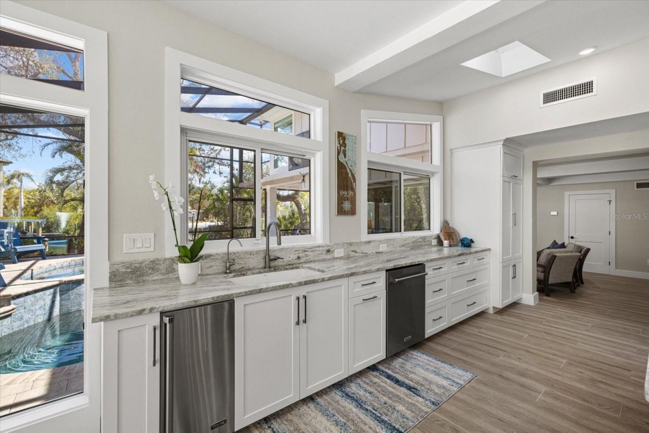 5045 Oxford Drive, Sarasota, FL 34242 Photo