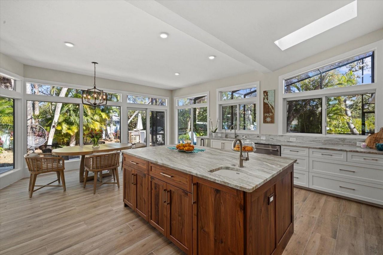 5045 Oxford Drive, Sarasota, FL 34242 Photo