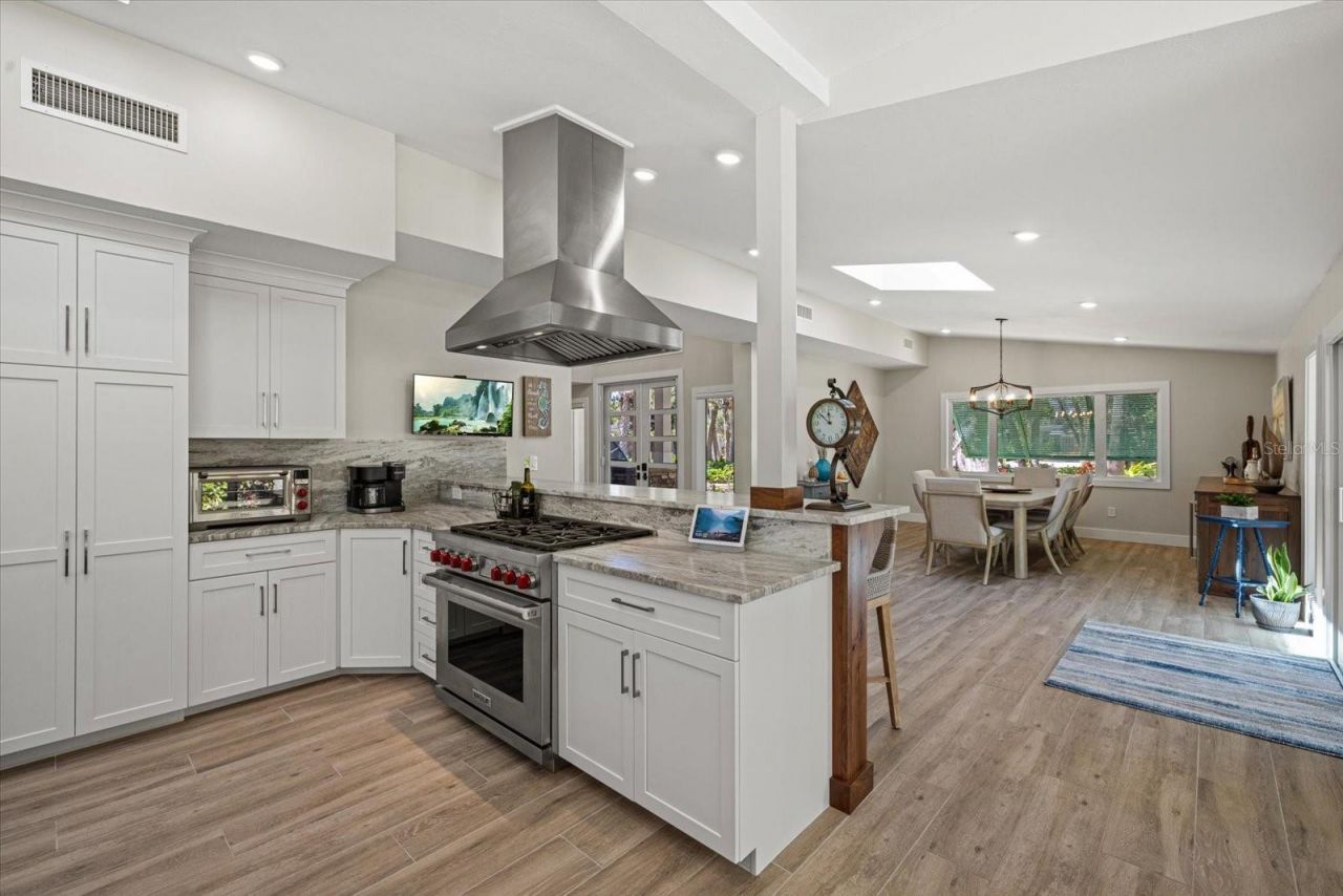 5045 Oxford Drive, Sarasota, FL 34242 Photo