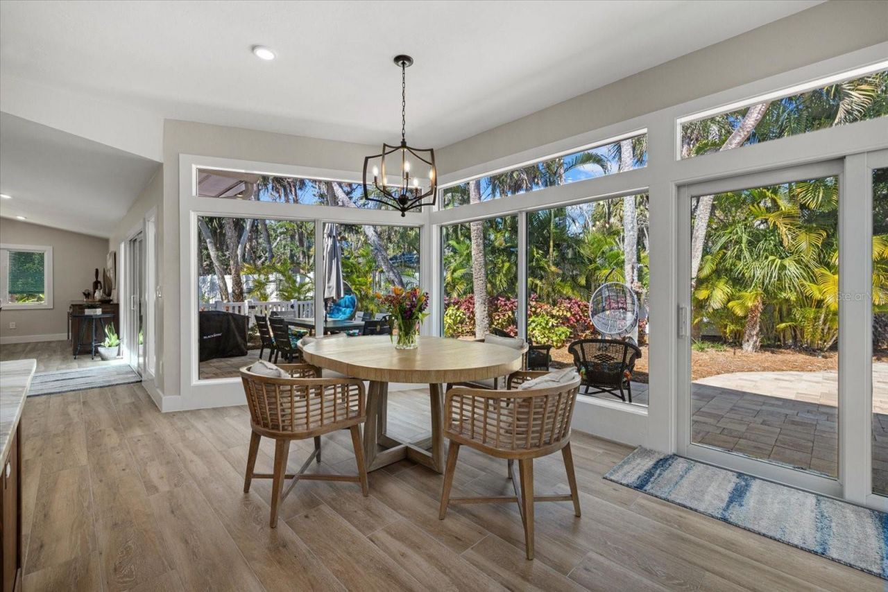 5045 Oxford Drive, Sarasota, FL 34242 Photo