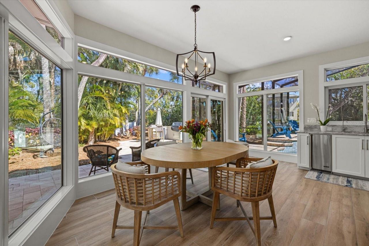 5045 Oxford Drive, Sarasota, FL 34242 Photo