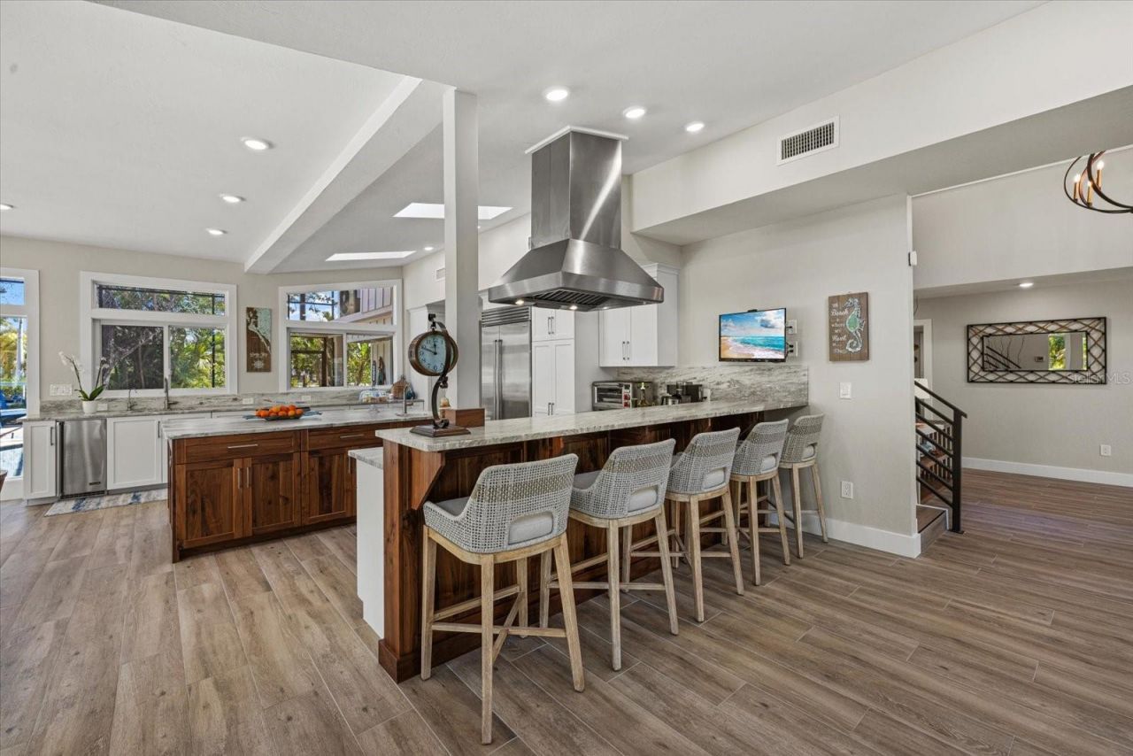 5045 Oxford Drive, Sarasota, FL 34242 Photo