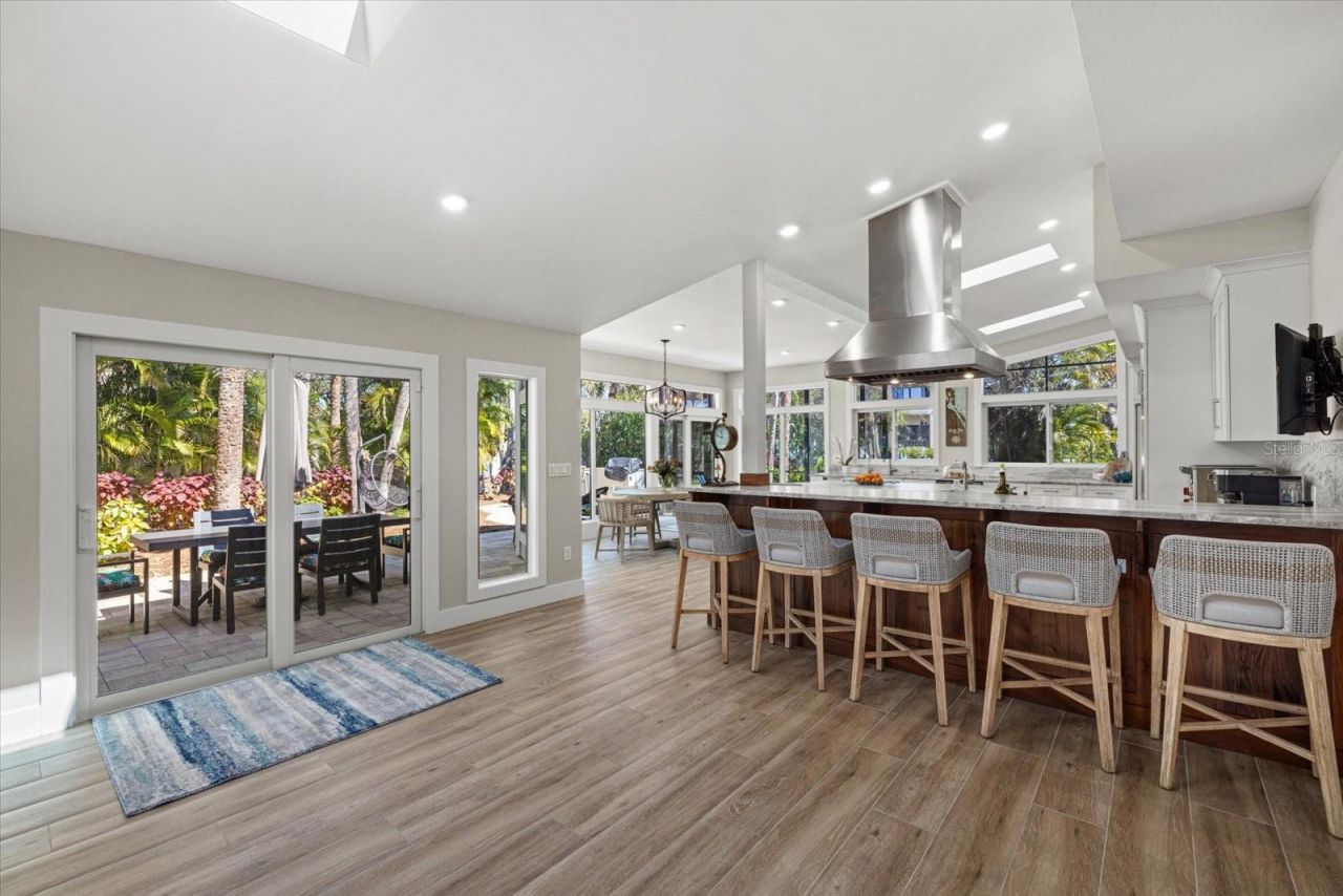 5045 Oxford Drive, Sarasota, FL 34242 Photo