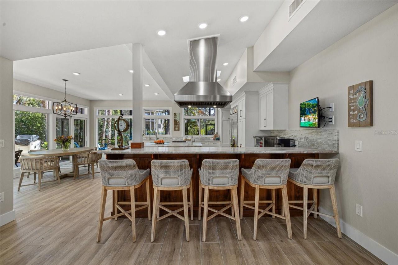 5045 Oxford Drive, Sarasota, FL 34242 Photo