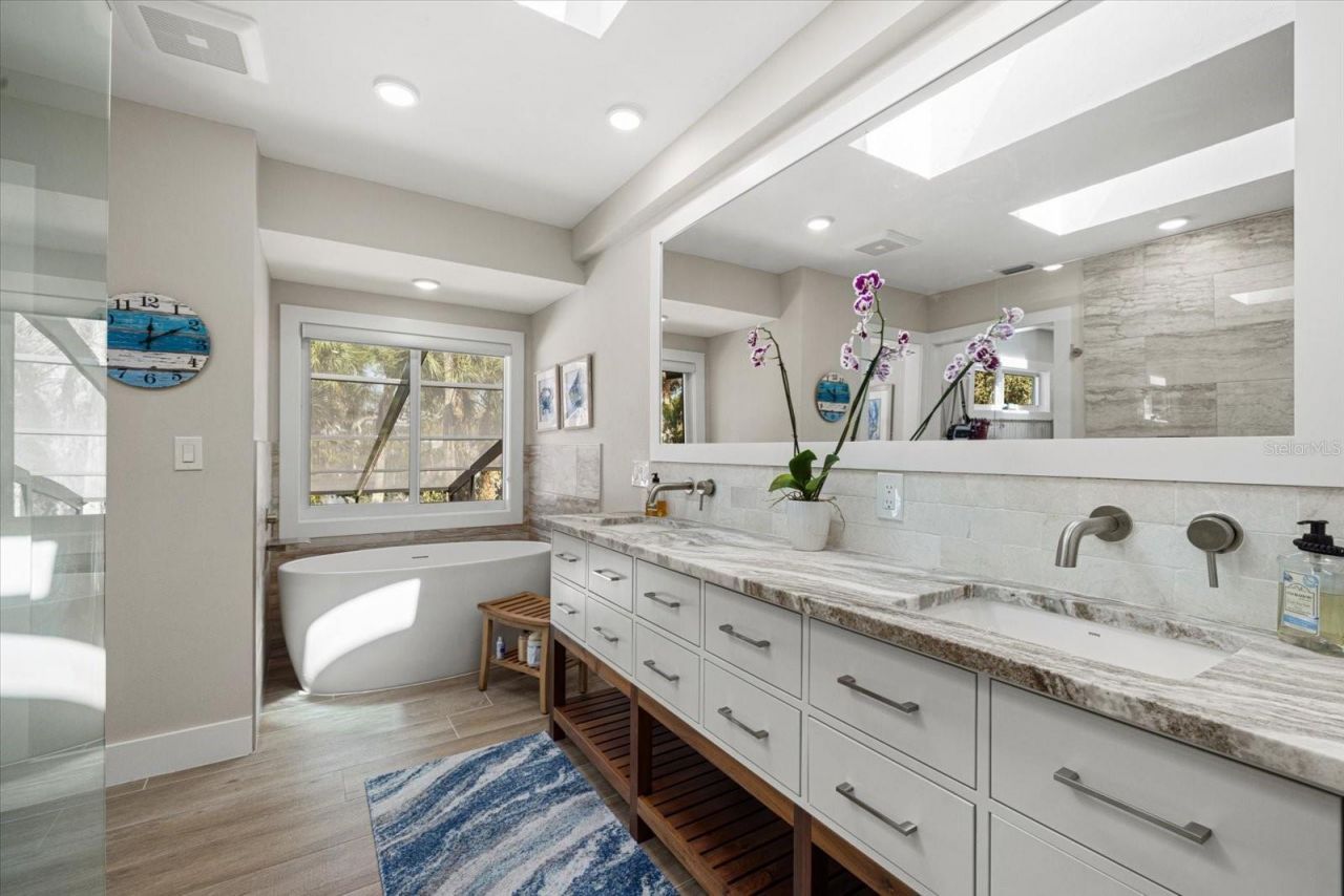 5045 Oxford Drive, Sarasota, FL 34242 Photo