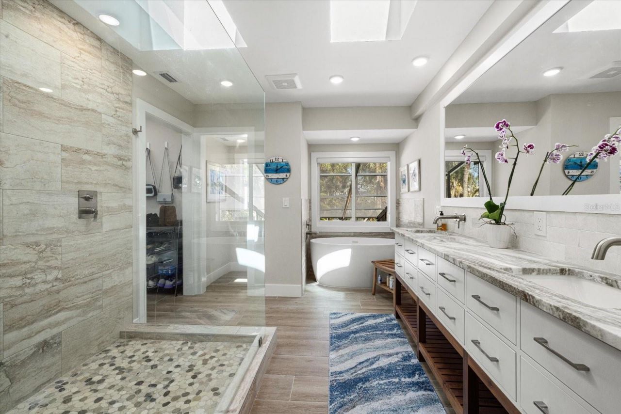 5045 Oxford Drive, Sarasota, FL 34242 Photo