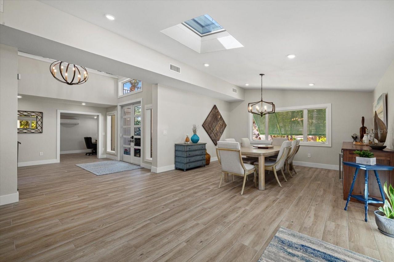 5045 Oxford Drive, Sarasota, FL 34242 Photo