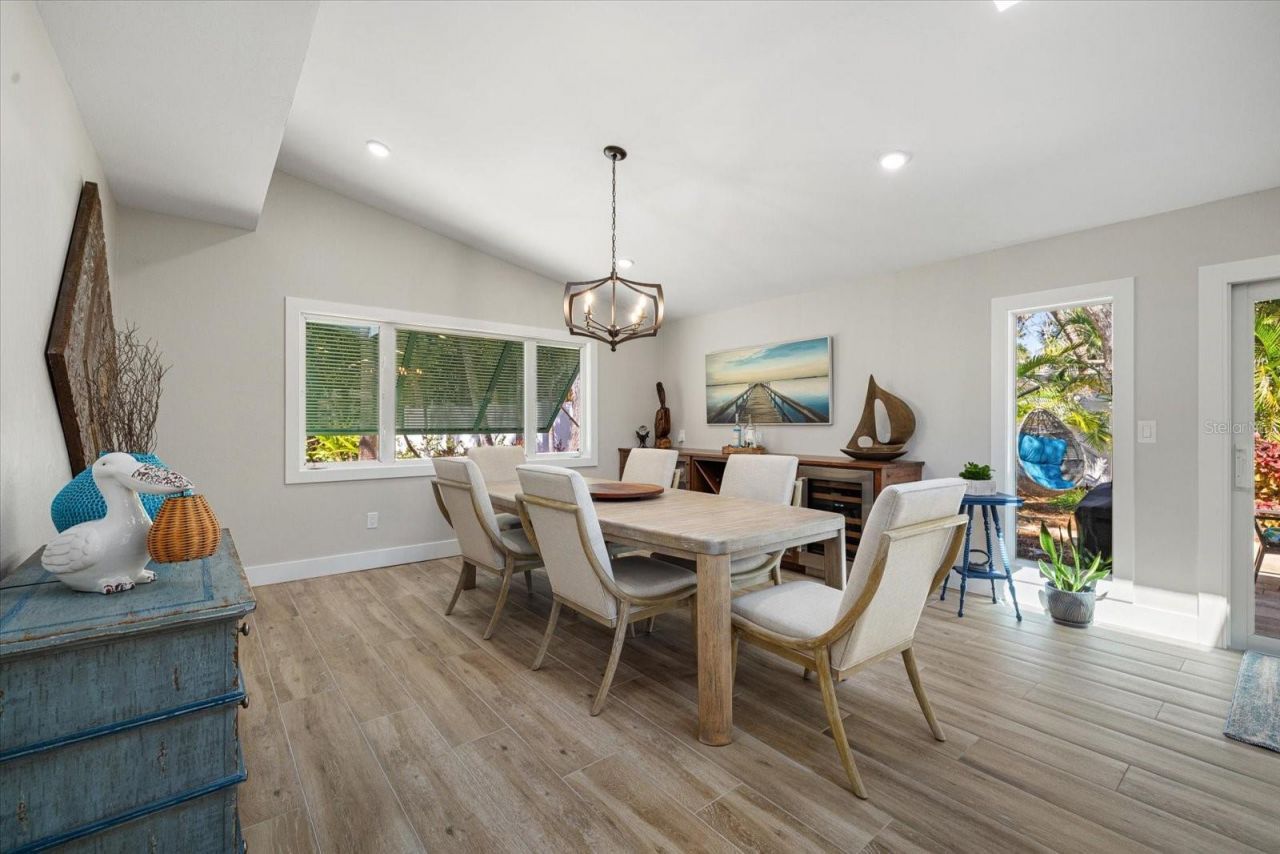 5045 Oxford Drive, Sarasota, FL 34242 Photo