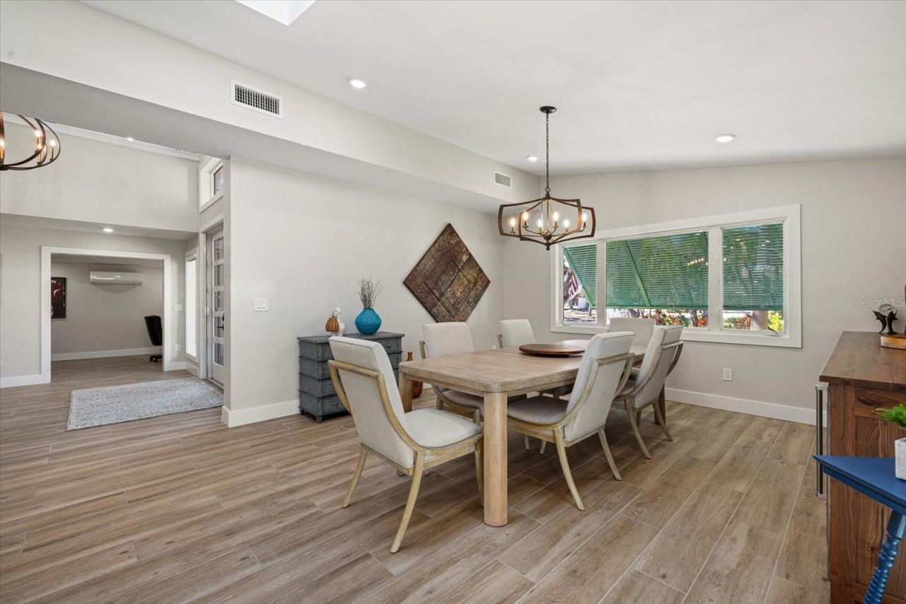 5045 Oxford Drive, Sarasota, FL 34242 Photo