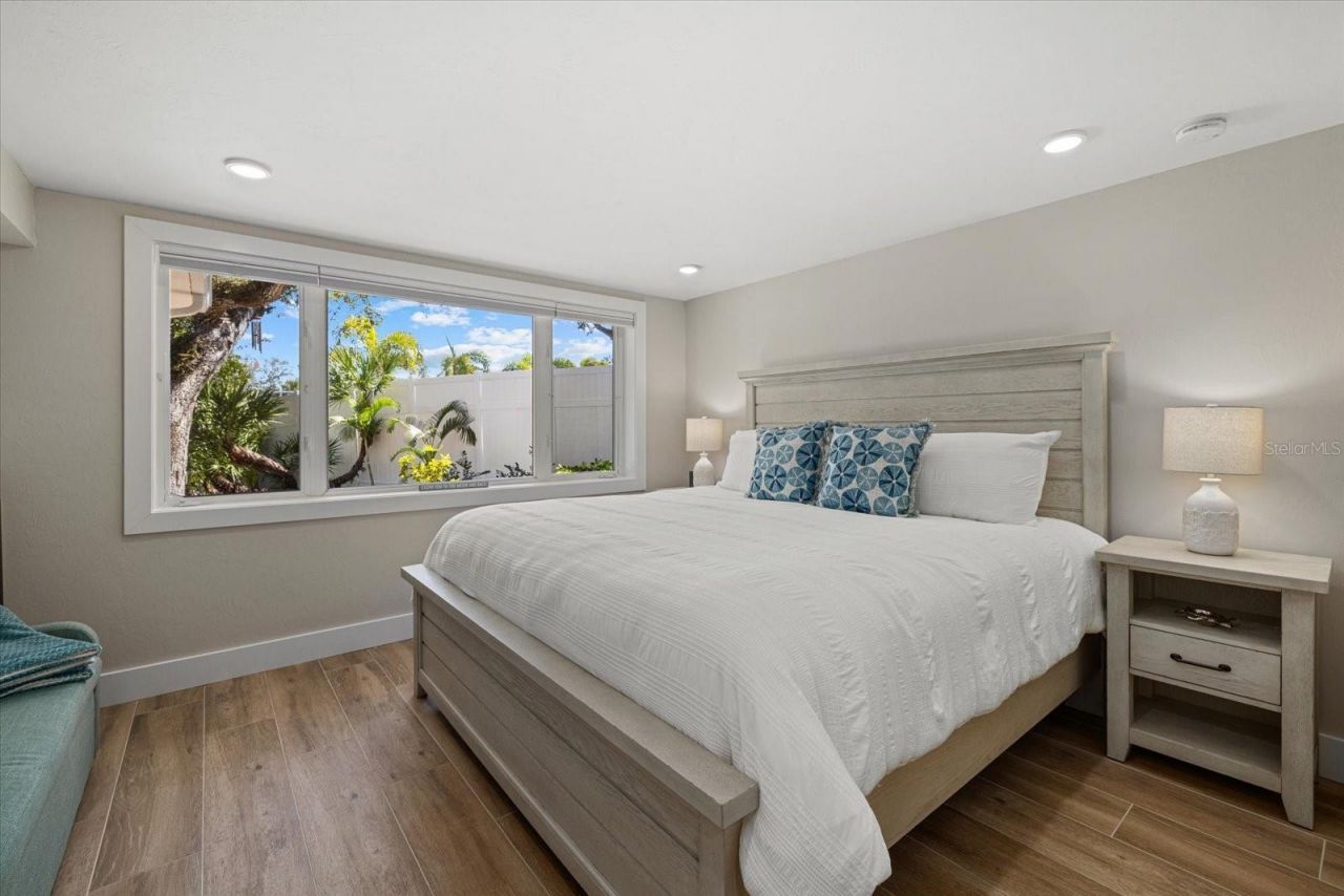 5045 Oxford Drive, Sarasota, FL 34242 Photo