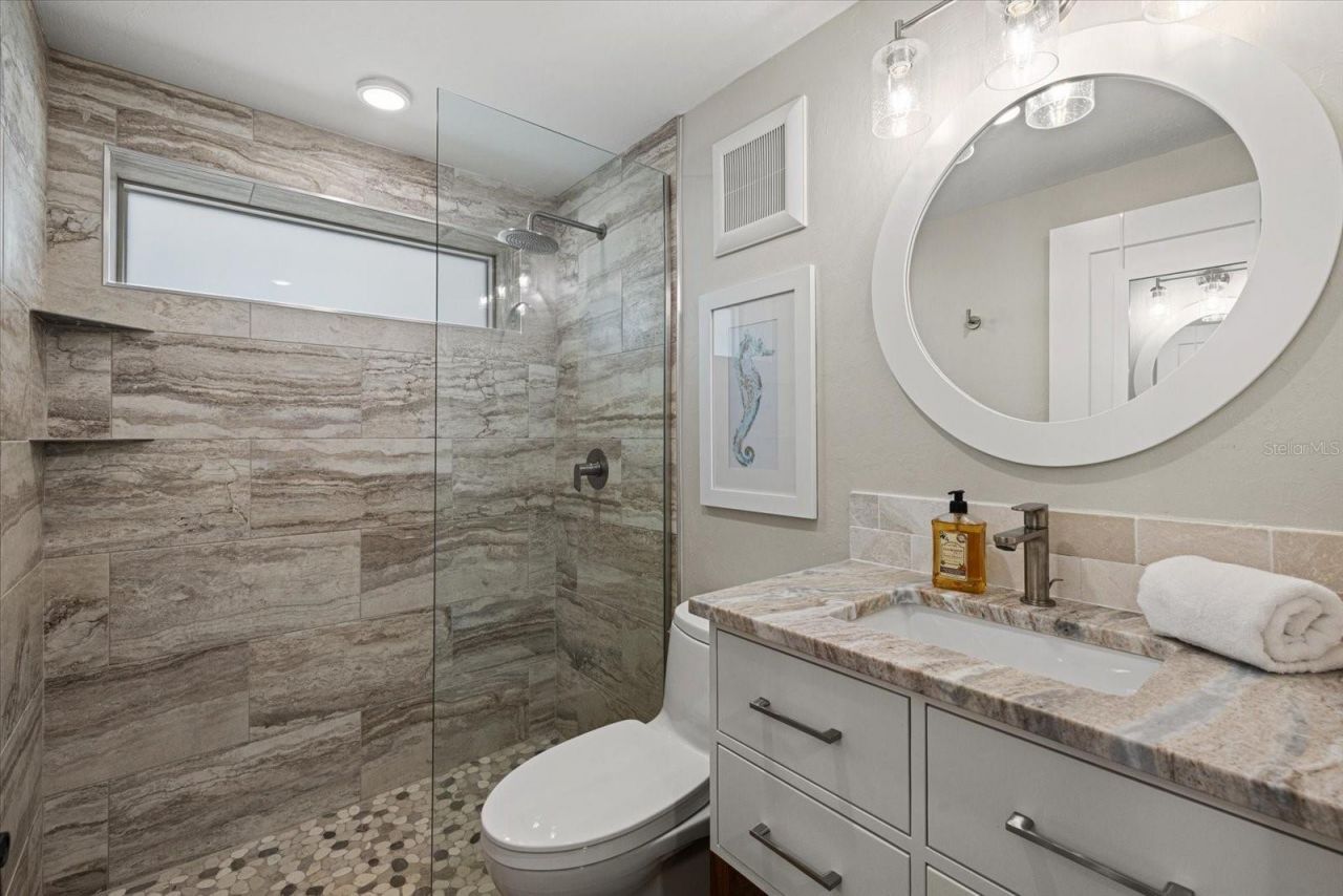 5045 Oxford Drive, Sarasota, FL 34242 Photo