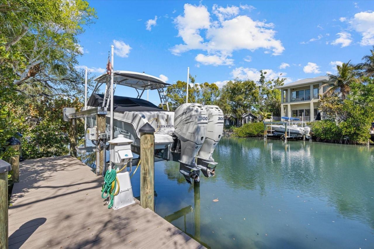 5045 Oxford Drive, Sarasota, FL 34242 Photo