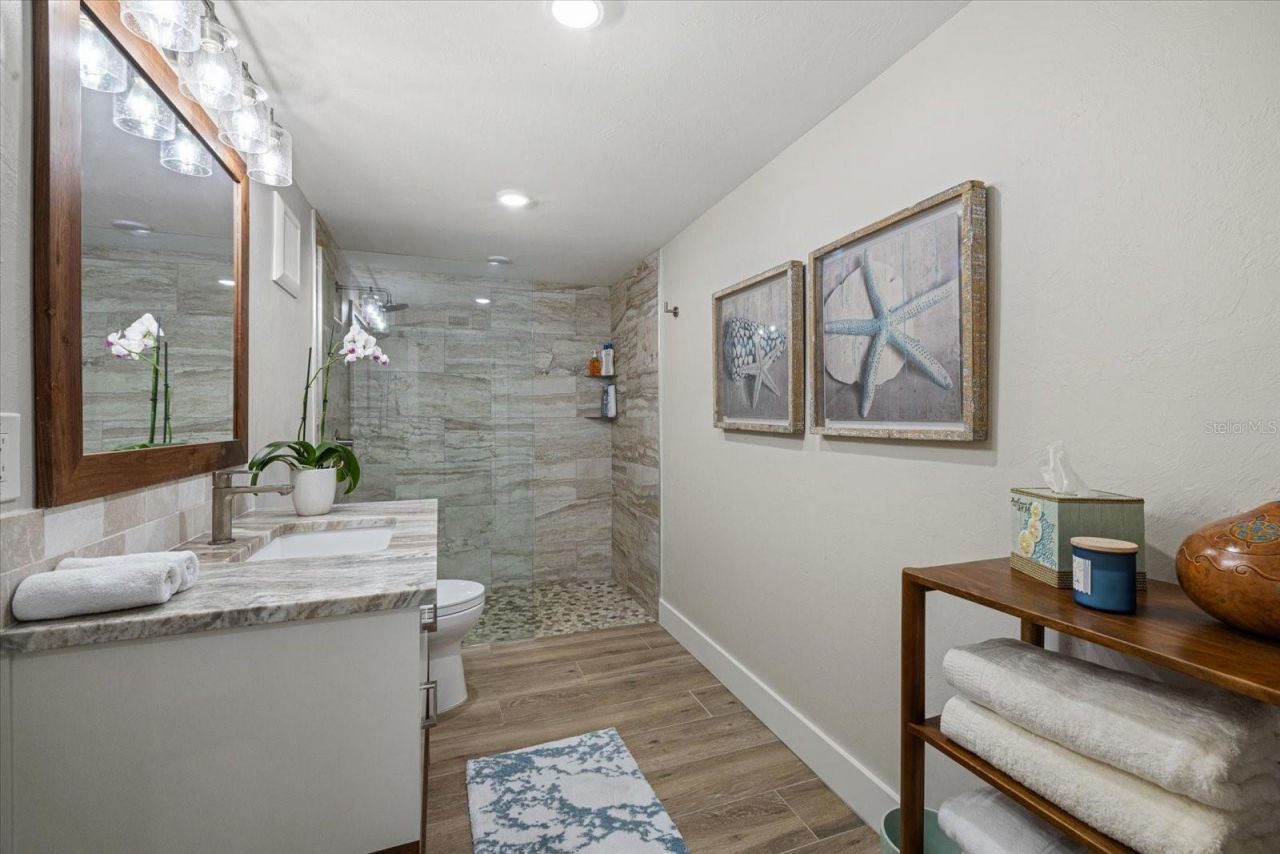 5045 Oxford Drive, Sarasota, FL 34242 Photo