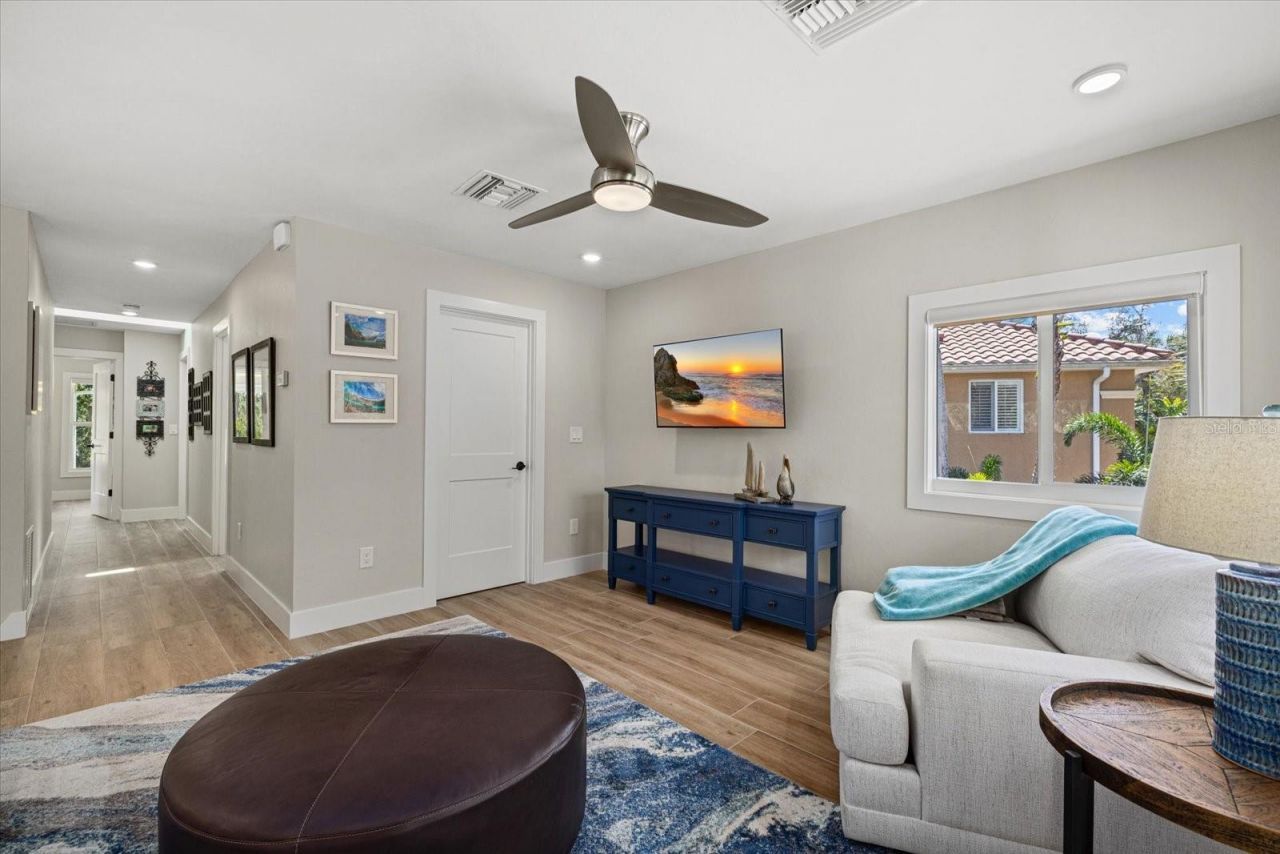 5045 Oxford Drive, Sarasota, FL 34242 Photo