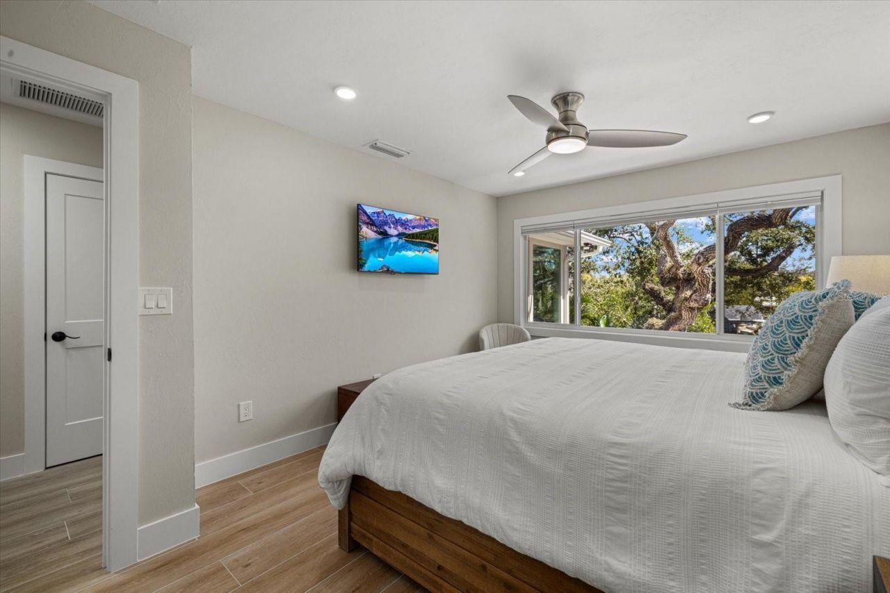 5045 Oxford Drive, Sarasota, FL 34242 Photo