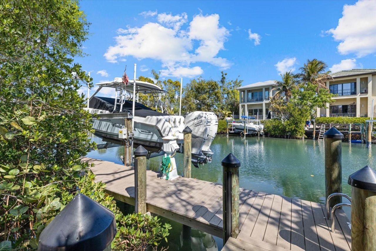 5045 Oxford Drive, Sarasota, FL 34242 Photo