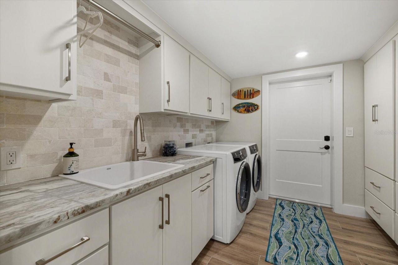 5045 Oxford Drive, Sarasota, FL 34242 Photo