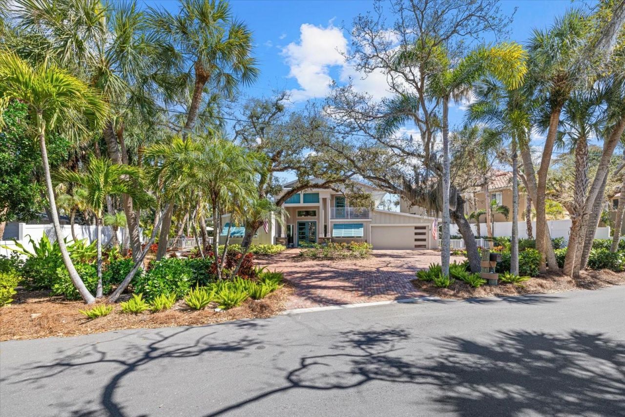 5045 Oxford Drive, Sarasota, FL 34242 Photo