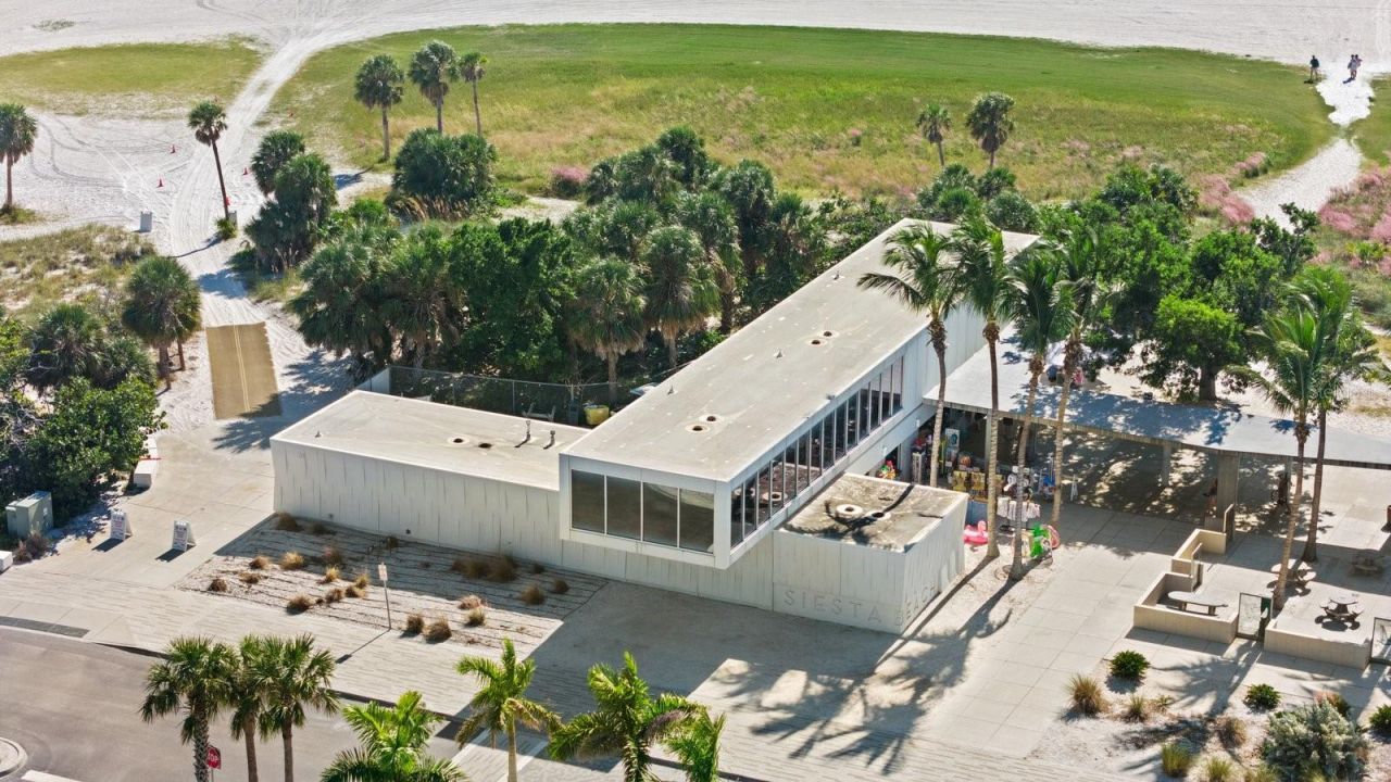 5045 Oxford Drive, Sarasota, FL 34242 Photo