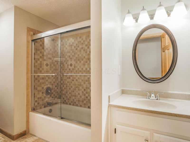 9656 Meadow Wood Drive, Pickerington, OH 43147 Photo 13