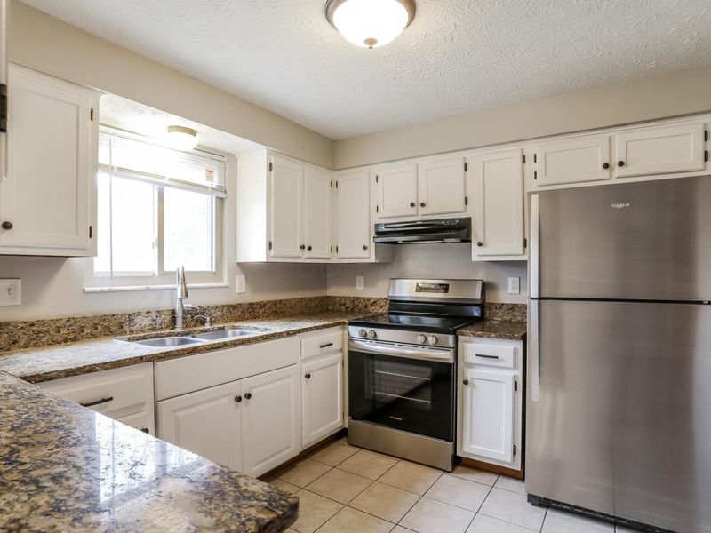 9656 Meadow Wood Drive, Pickerington, OH 43147 Photo 7