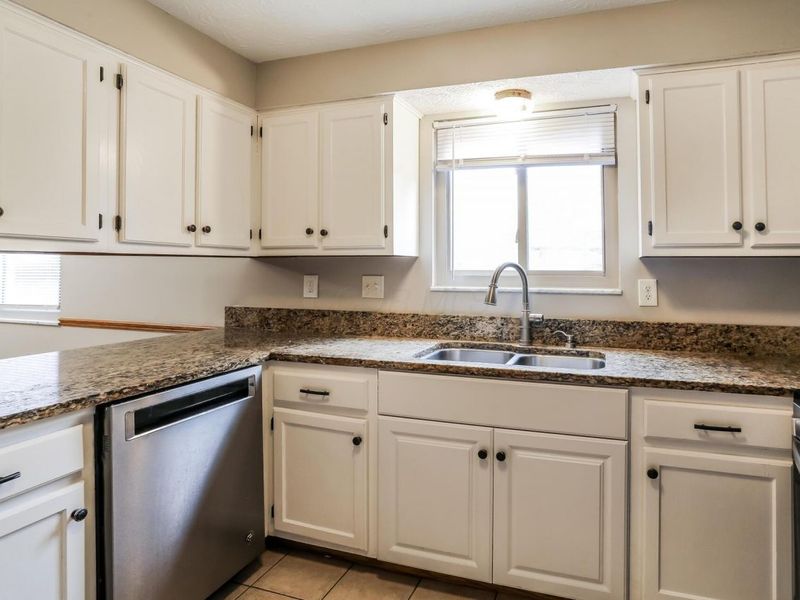 9656 Meadow Wood Drive, Pickerington, OH 43147 Photo 8