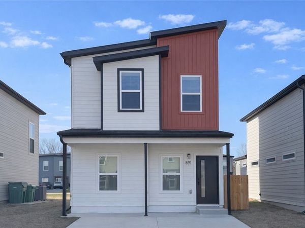 891 States Avenue , Bentonville, AR 72713