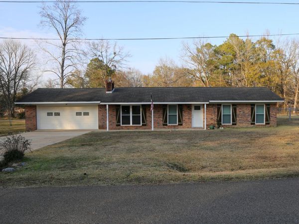 67 Lone Oak Cir, West Point, MS 39773