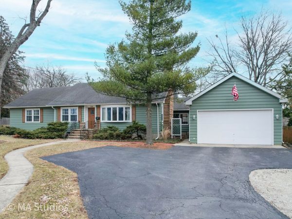 1219 Golf Lane , Wheaton, IL 60189
