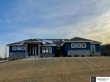 22505 Orchard Plaza, Elkhorn, NE 68022