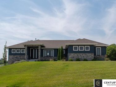 22505 Orchard Plaza, Elkhorn, NE 68022