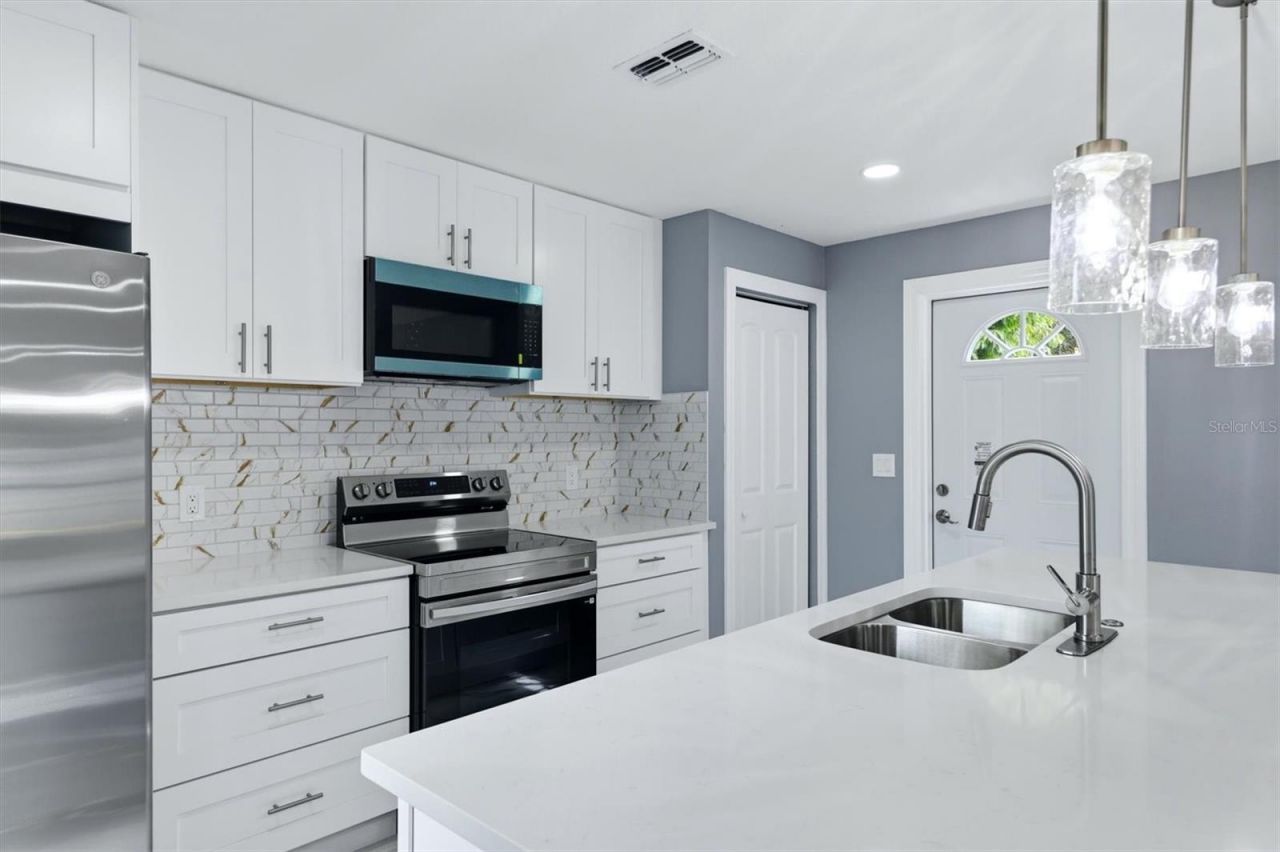 1615 31st Avenue E, Bradenton, FL 34208 Photo