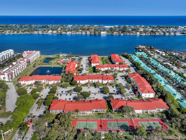 105 Half Moon Circle, Unit F1, Hypoluxo, FL 33462