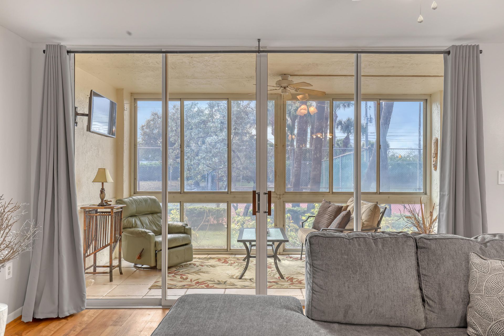 105 Half Moon Circle, Unit F1, Hypoluxo, FL 33462 Photo