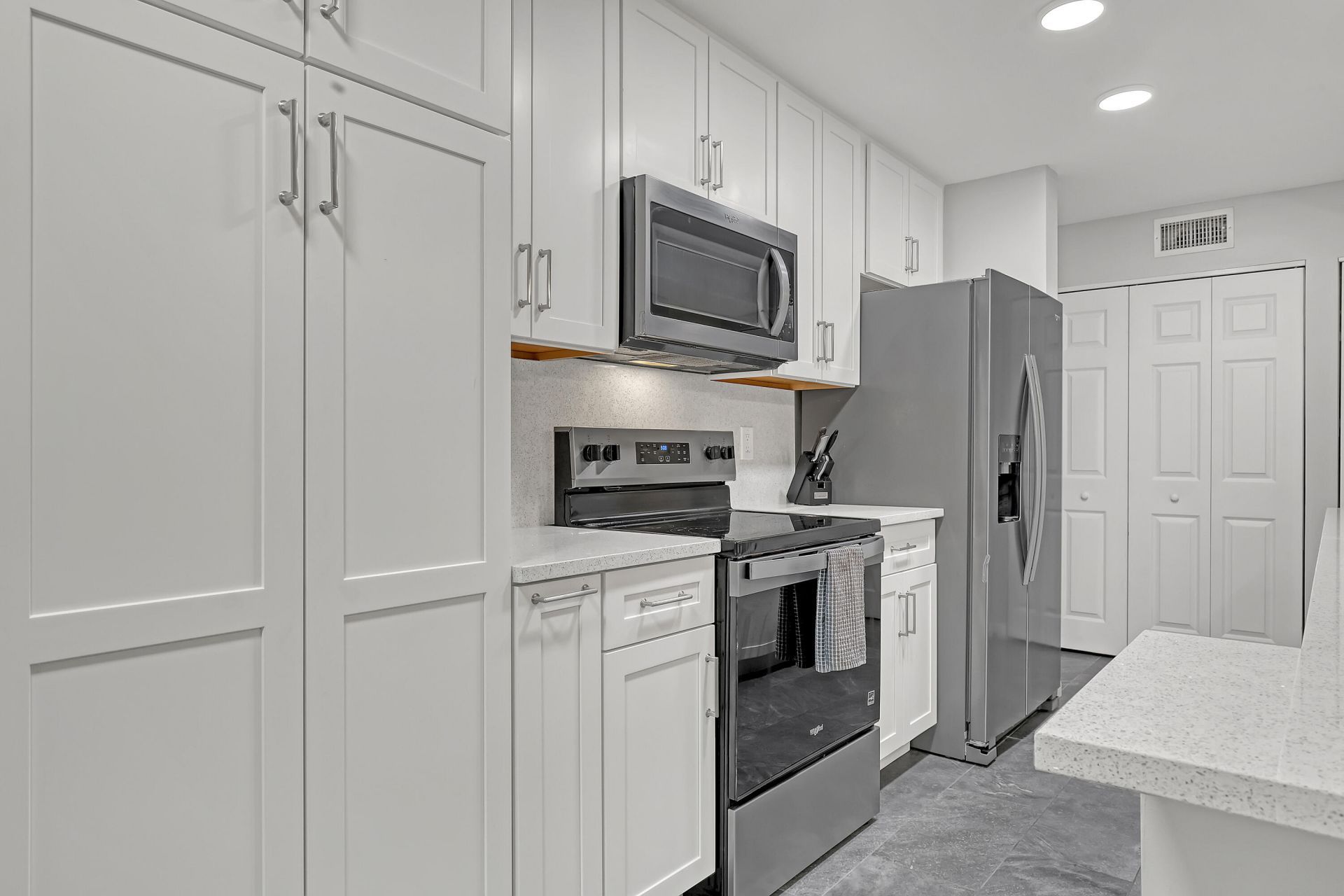 105 Half Moon Circle, Unit F1, Hypoluxo, FL 33462 Photo