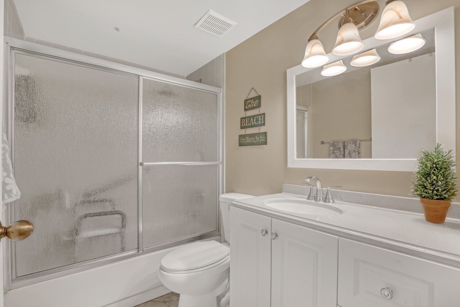 105 Half Moon Circle, Unit F1, Hypoluxo, FL 33462 Photo