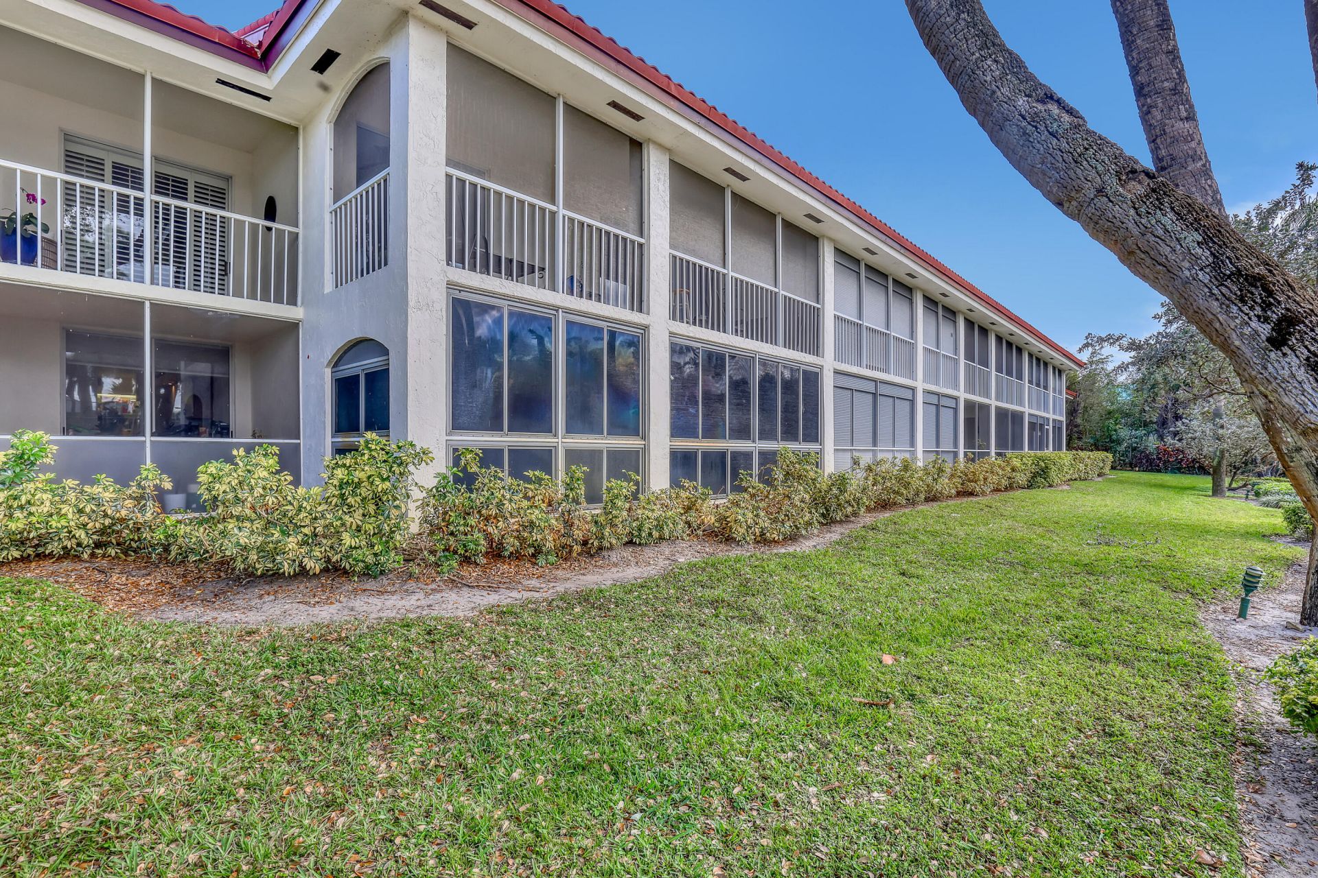 105 Half Moon Circle, Unit F1, Hypoluxo, FL 33462 Photo