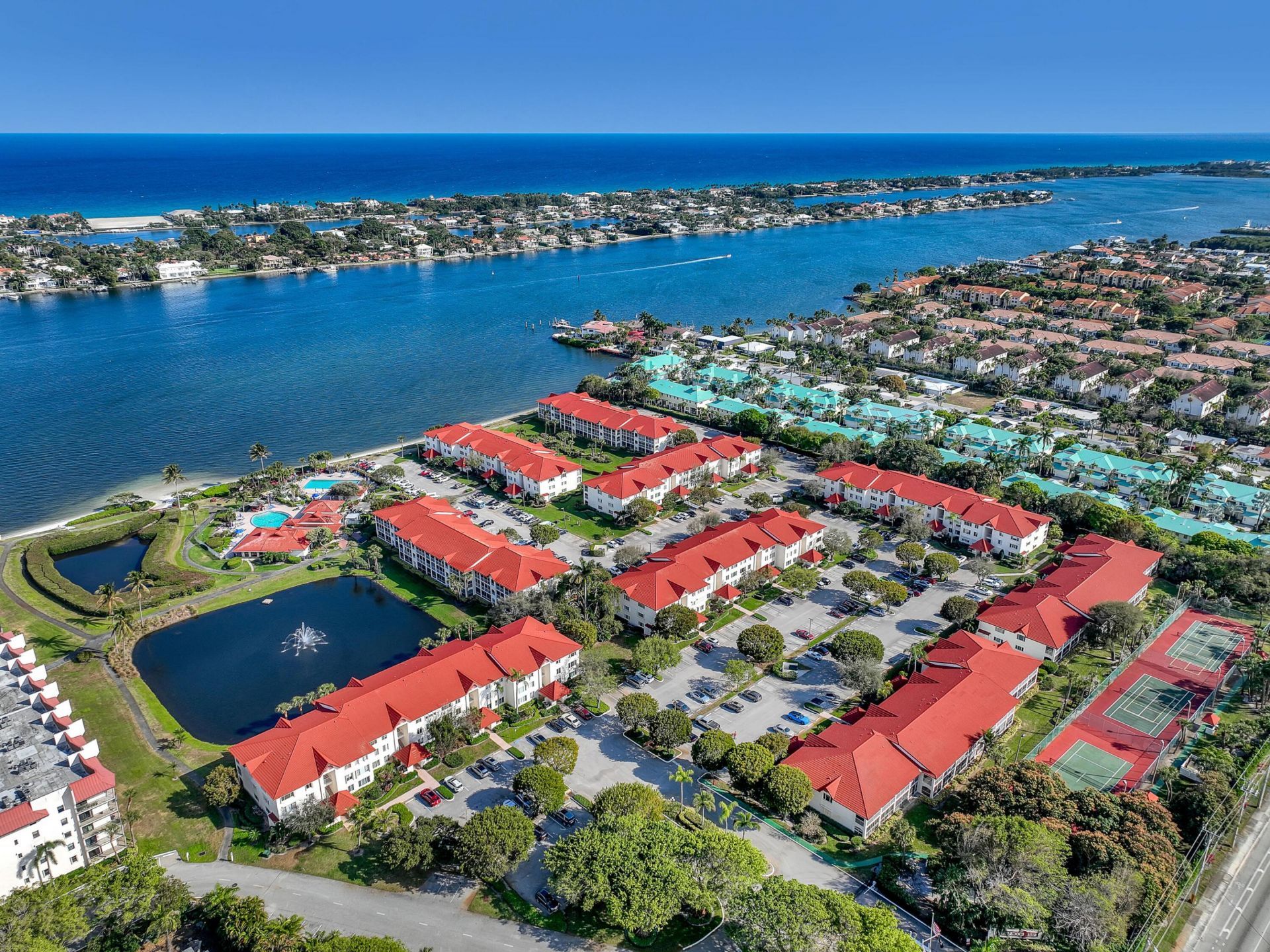 105 Half Moon Circle, Unit F1, Hypoluxo, FL 33462 Photo