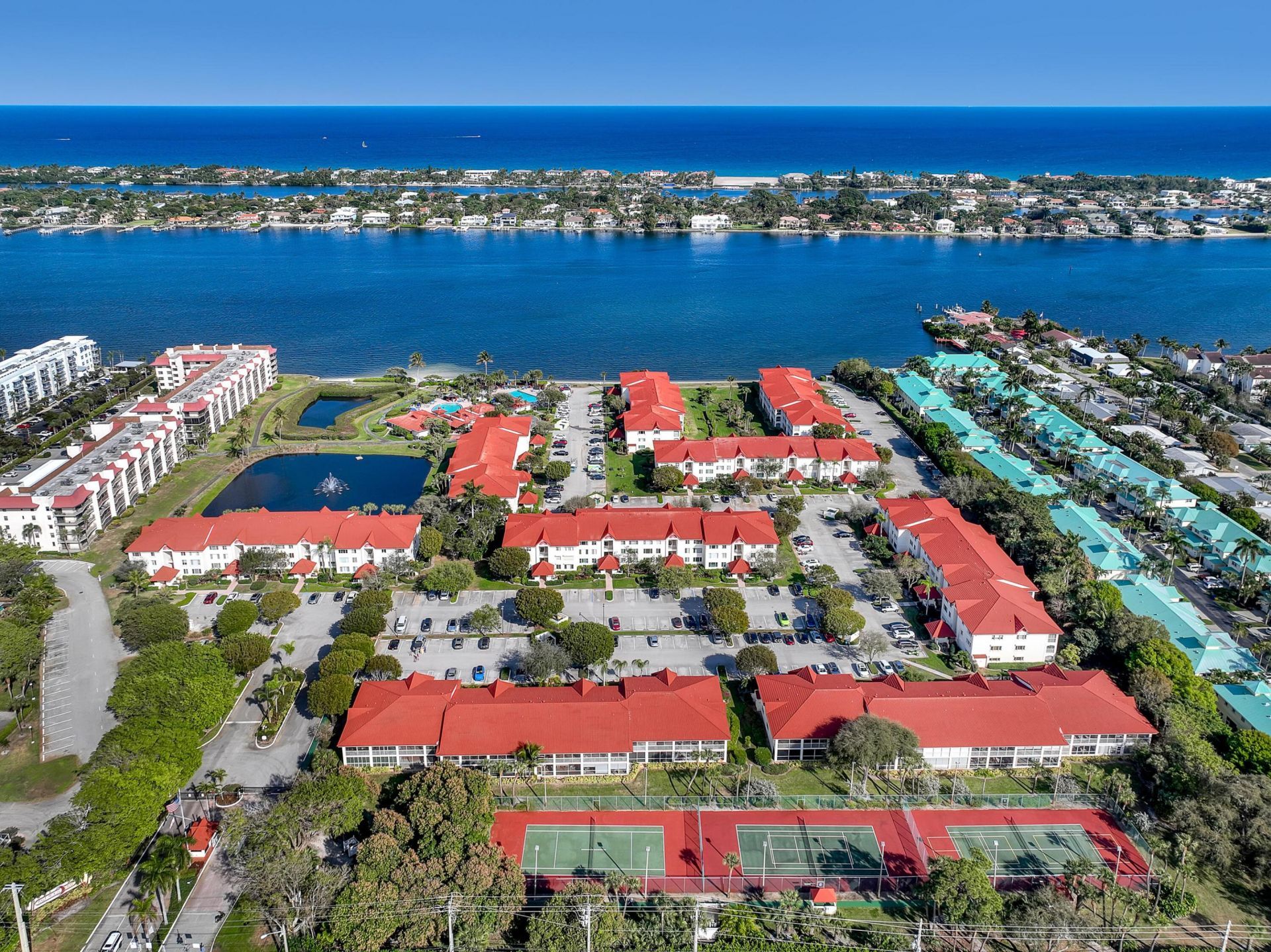 105 Half Moon Circle, Unit F1, Hypoluxo, FL 33462 Photo