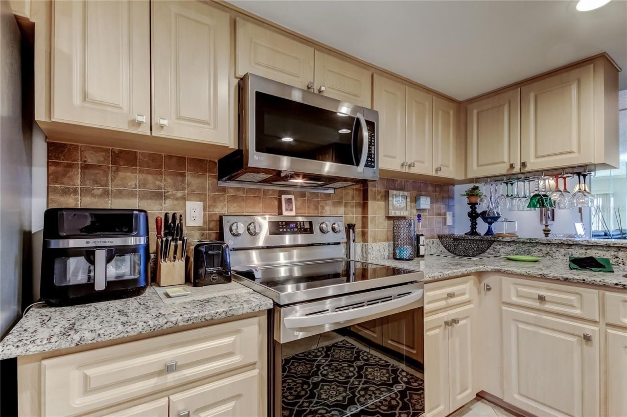 650 Island Way, Unit 206, Clearwater Beach, FL 33767 Photo