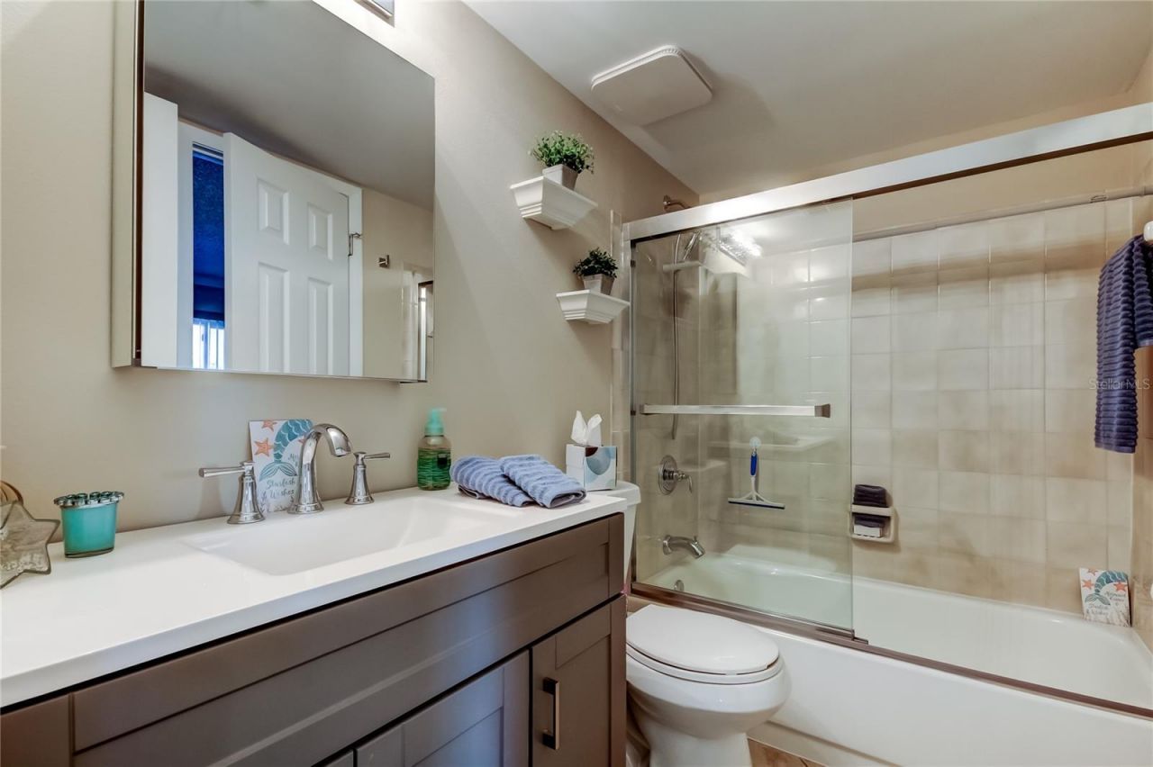 650 Island Way, Unit 206, Clearwater Beach, FL 33767 Photo
