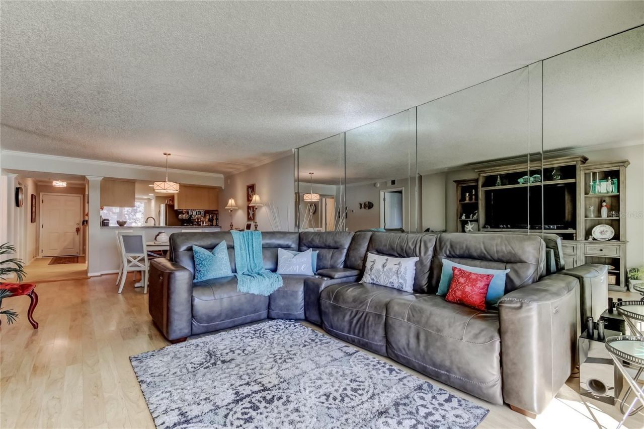 650 Island Way, Unit 206, Clearwater Beach, FL 33767 Photo