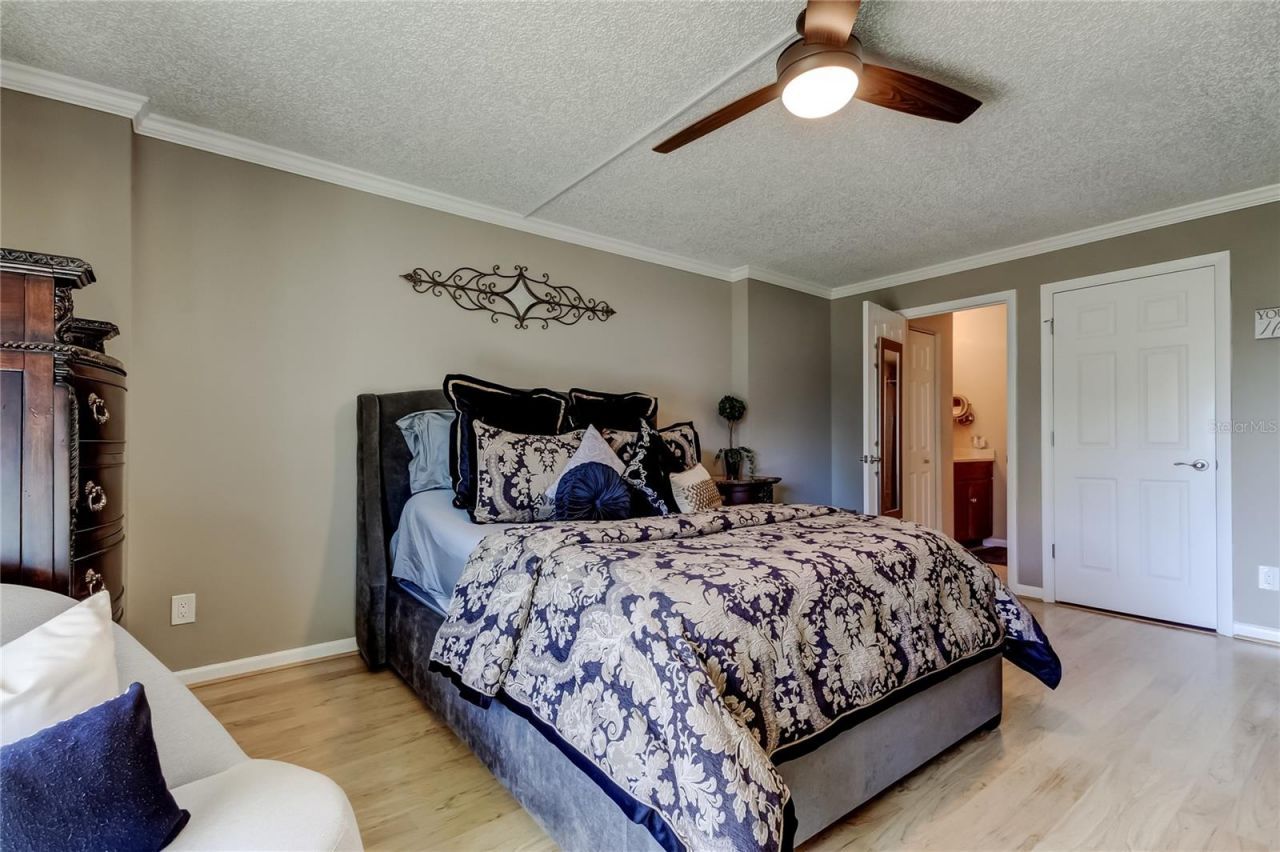 650 Island Way, Unit 206, Clearwater Beach, FL 33767 Photo