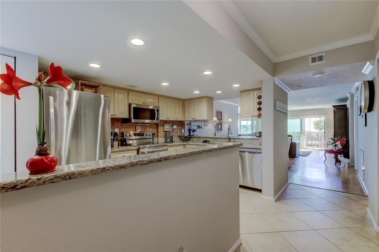 650 Island Way, Unit 206, Clearwater Beach, FL 33767 Photo