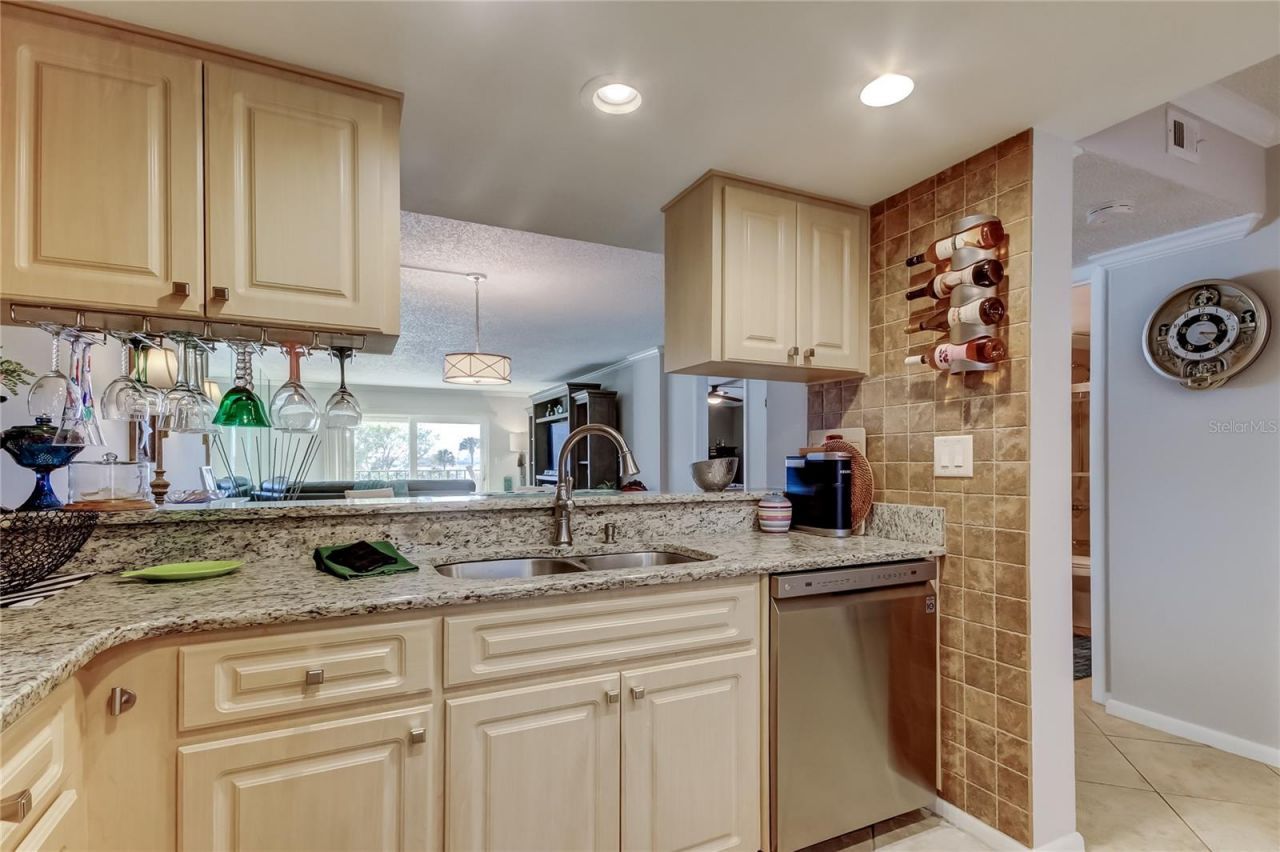 650 Island Way, Unit 206, Clearwater Beach, FL 33767 Photo
