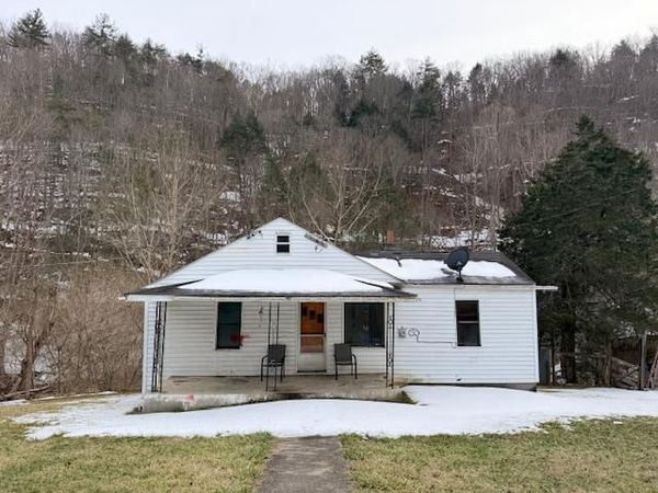 221 Indian Mills Rd., FOREST HILL, WV 24935