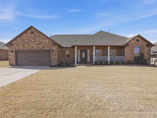 7031 E Cherokee Crossing, Warr Acres, OK 73132