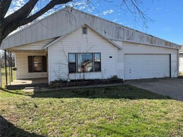 1845 W Midland Street, Shawnee, OK 74804